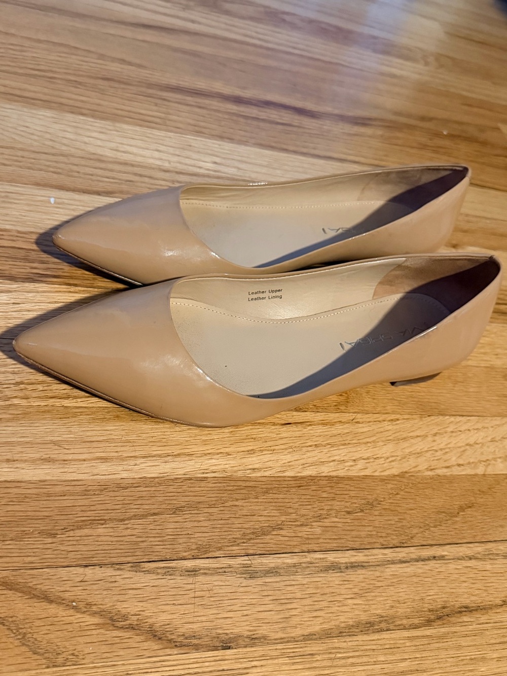 Via Spiga patented leather Classic Pointed-Toe Women's Flats in Nude size 7